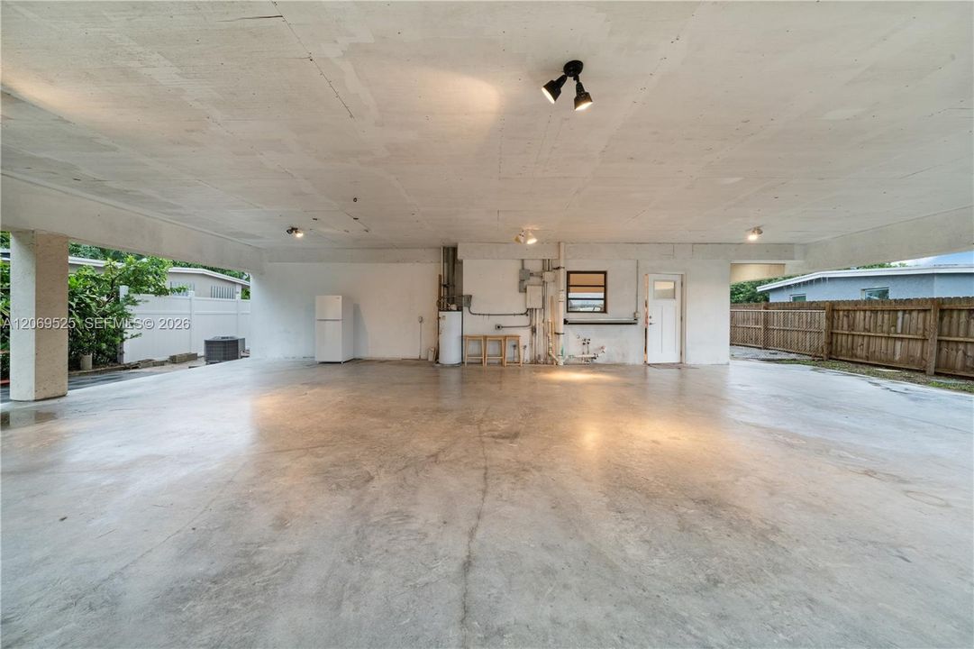 For Sale: $449,000 (3 beds, 1 baths, 852 Square Feet)