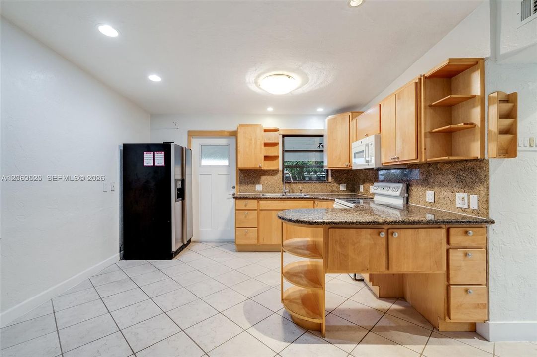 For Sale: $449,000 (3 beds, 1 baths, 852 Square Feet)