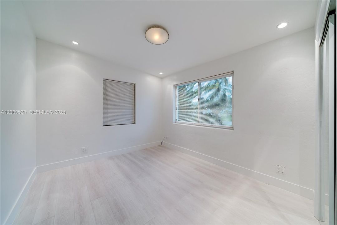 For Sale: $449,000 (3 beds, 1 baths, 852 Square Feet)