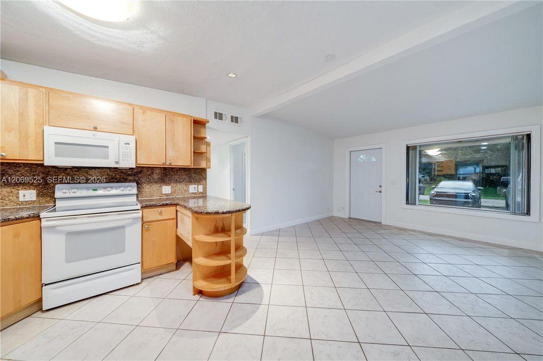 For Sale: $449,000 (3 beds, 1 baths, 852 Square Feet)