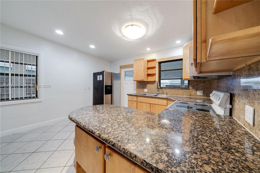 For Sale: $449,000 (3 beds, 1 baths, 852 Square Feet)
