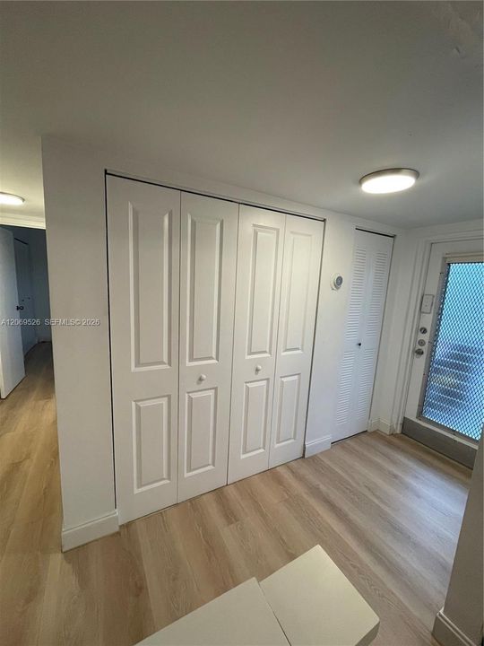 Active With Contract: $1,950 (2 beds, 2 baths, 1025 Square Feet)