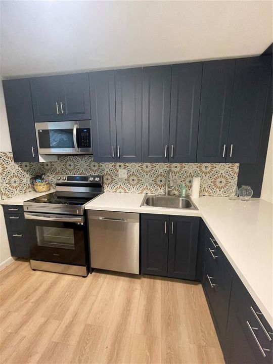 Active With Contract: $1,950 (2 beds, 2 baths, 1025 Square Feet)