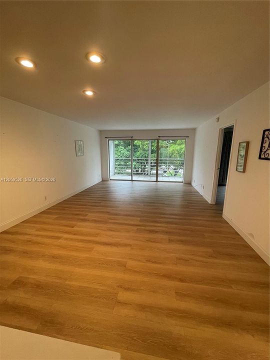 Active With Contract: $1,950 (2 beds, 2 baths, 1025 Square Feet)