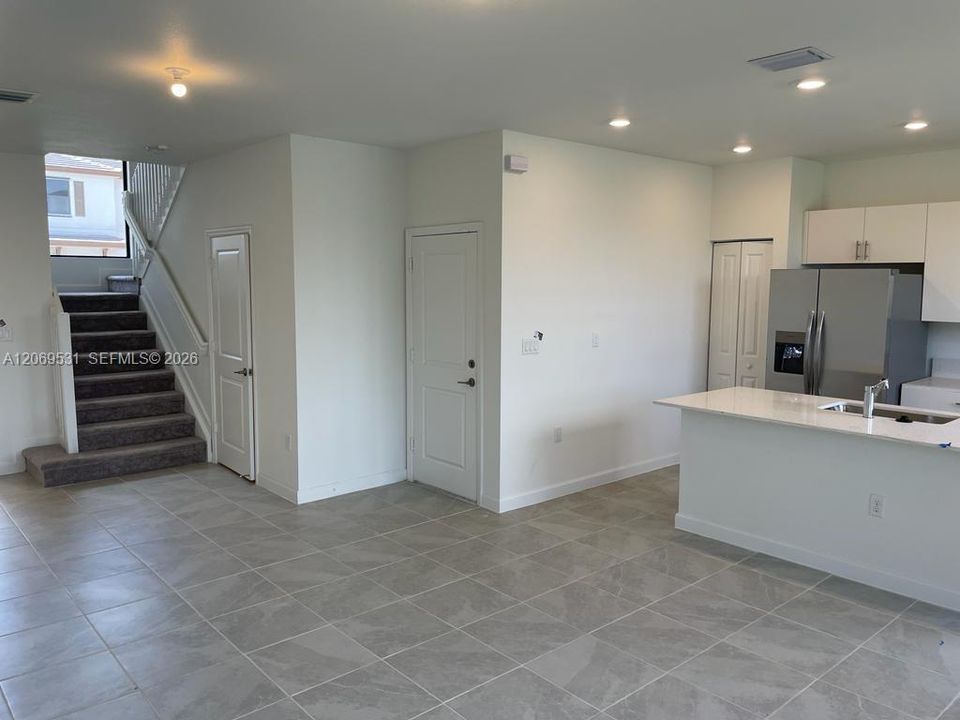 For Rent: $2,975 (3 beds, 2 baths, 1544 Square Feet)