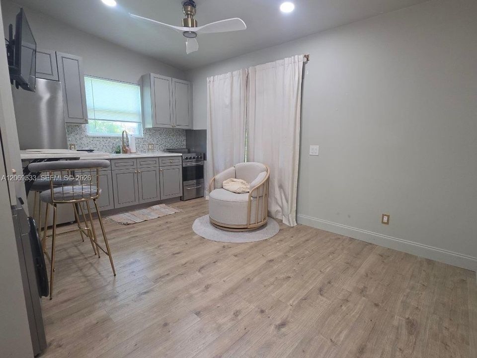 В аренду: $1,450 (1 спален, 1 ванн, 804 Квадратных фут)