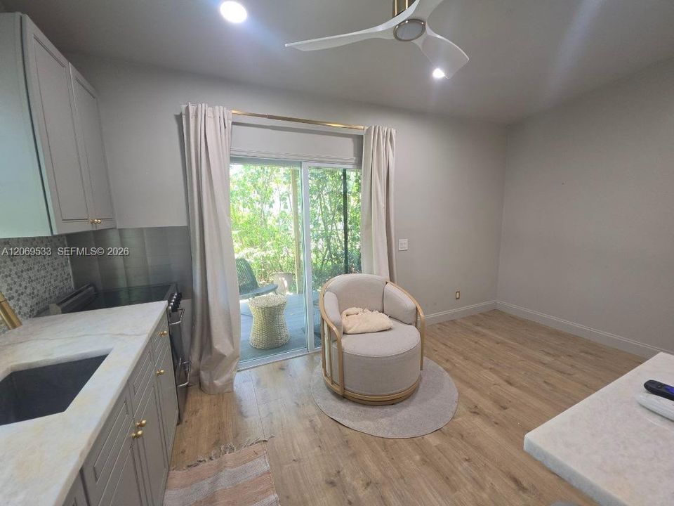 В аренду: $1,450 (1 спален, 1 ванн, 804 Квадратных фут)