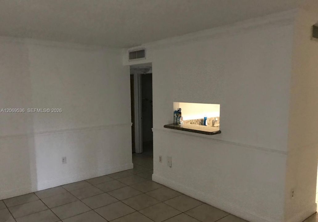 For Rent: $1,800 (1 beds, 1 baths, 760 Square Feet)