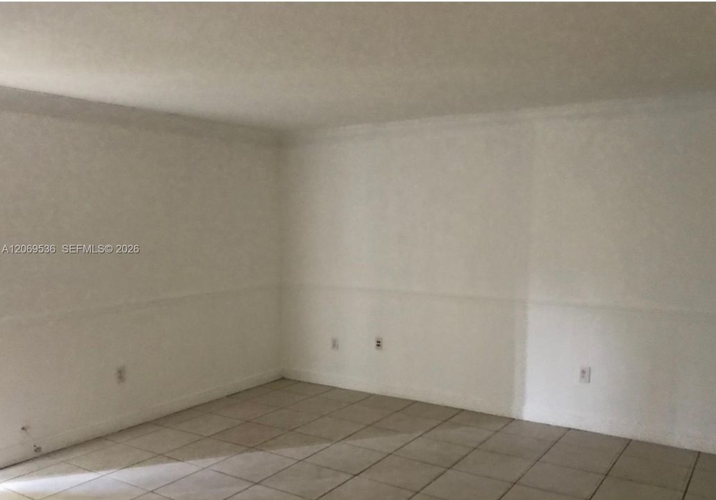 For Rent: $1,800 (1 beds, 1 baths, 760 Square Feet)