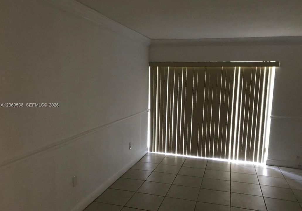 For Rent: $1,800 (1 beds, 1 baths, 760 Square Feet)