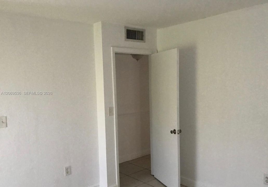 For Rent: $1,800 (1 beds, 1 baths, 760 Square Feet)
