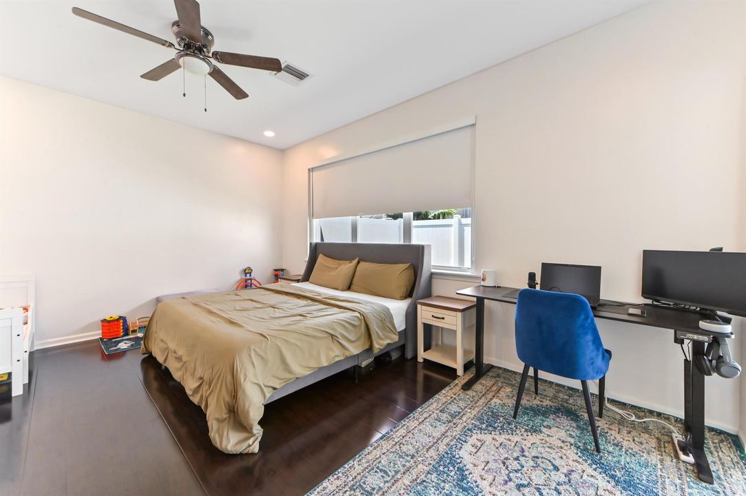 16 bedroom 01
