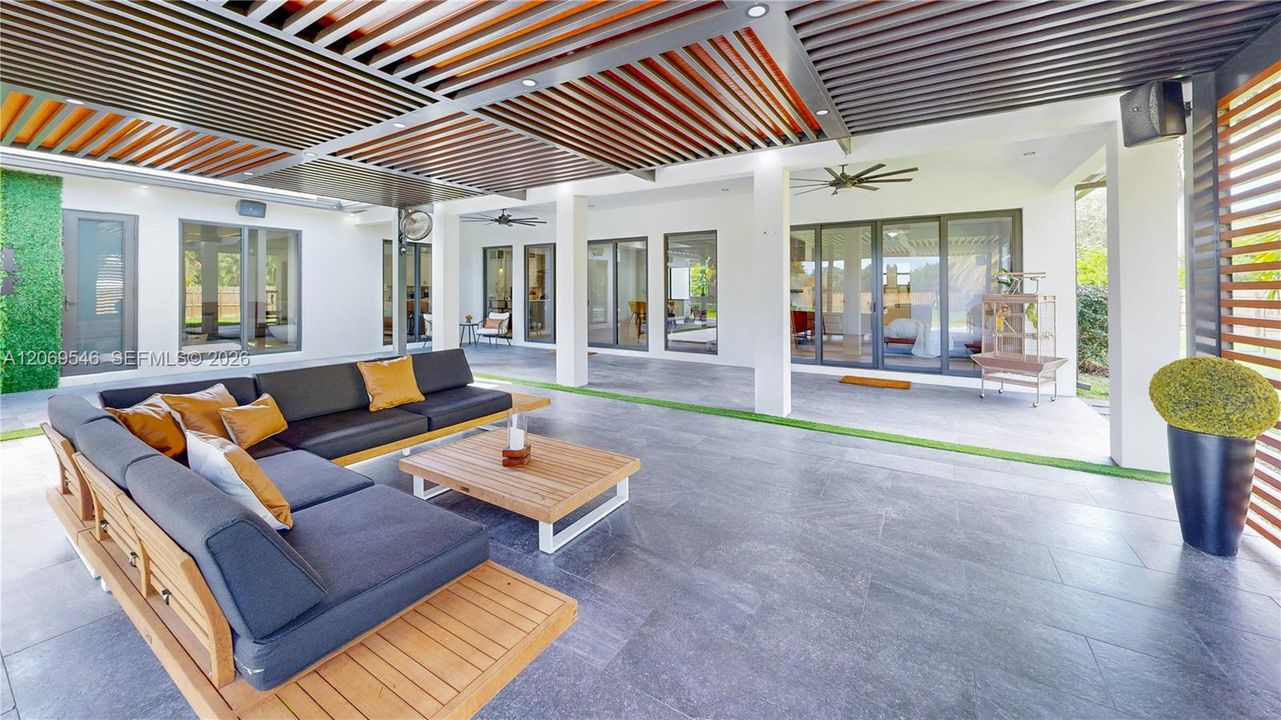 En Venta: $1,750,000 (5 camas, 4 baños, 3198 Pies cuadrados)