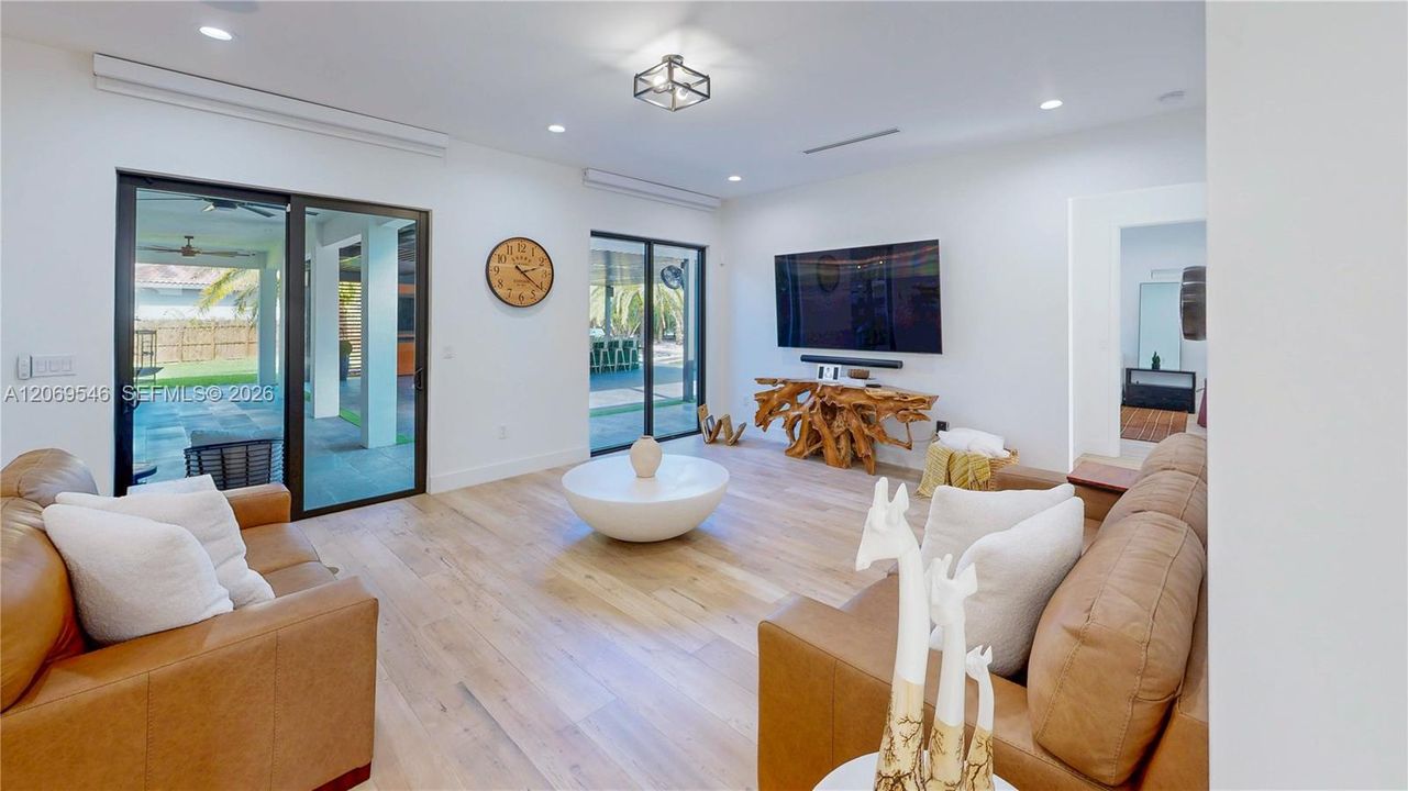 En Venta: $1,750,000 (5 camas, 4 baños, 3198 Pies cuadrados)