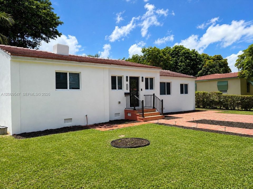 For Sale: $899,000 (3 beds, 2 baths, 1476 Square Feet)