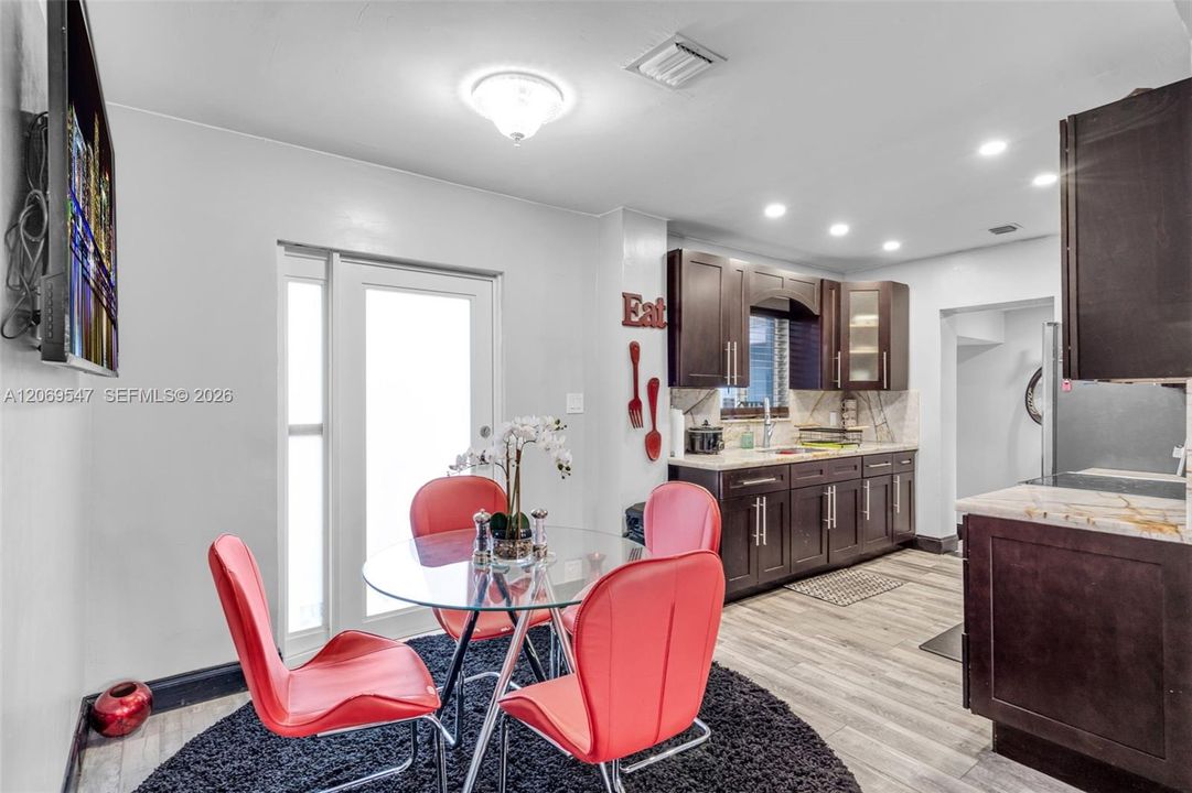 For Sale: $899,000 (3 beds, 2 baths, 1476 Square Feet)