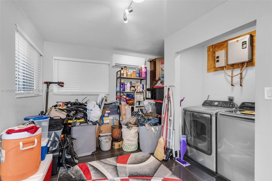 For Sale: $899,000 (3 beds, 2 baths, 1476 Square Feet)