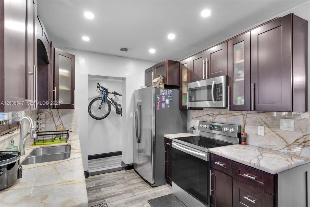 For Sale: $899,000 (3 beds, 2 baths, 1476 Square Feet)