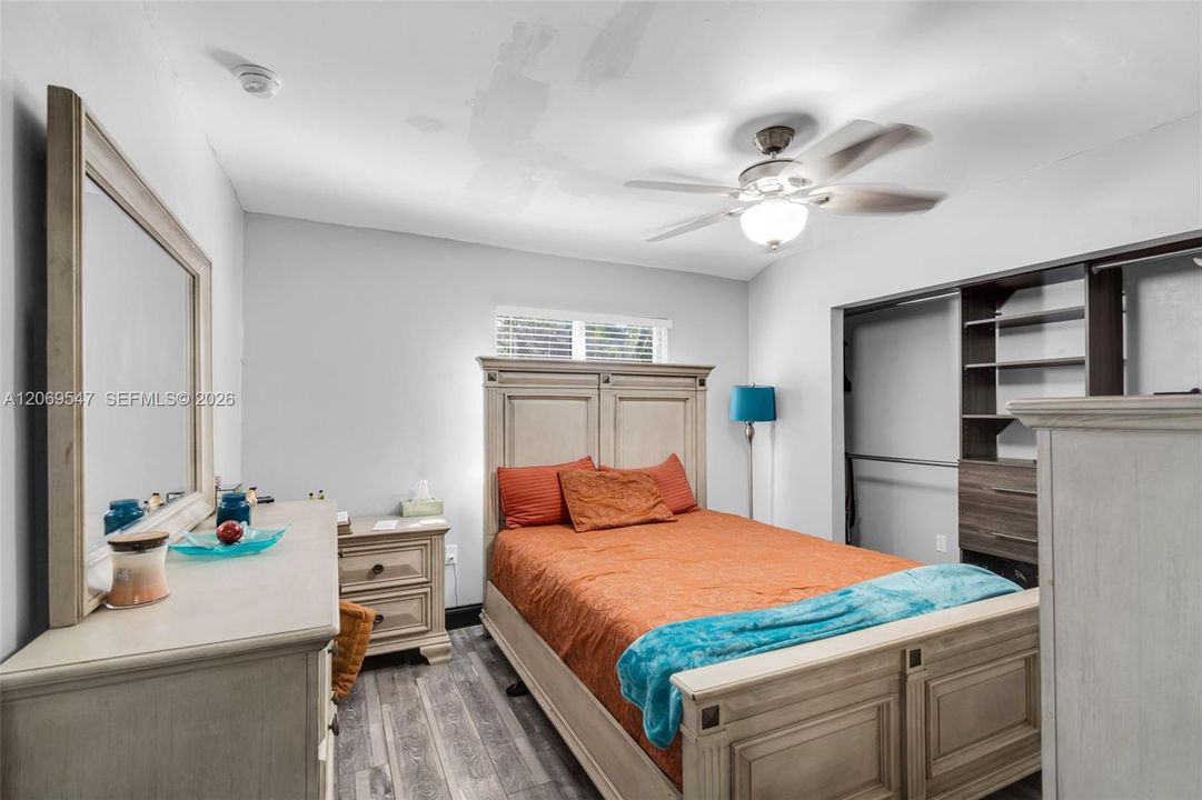For Sale: $899,000 (3 beds, 2 baths, 1476 Square Feet)
