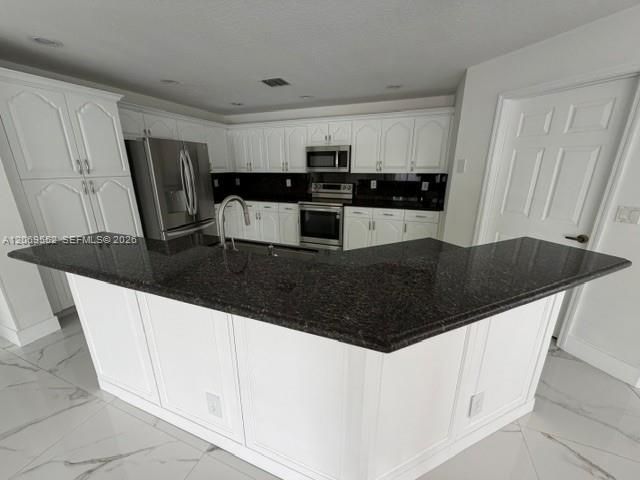 For Rent: $7,000 (5 beds, 4 baths, 3174 Square Feet)