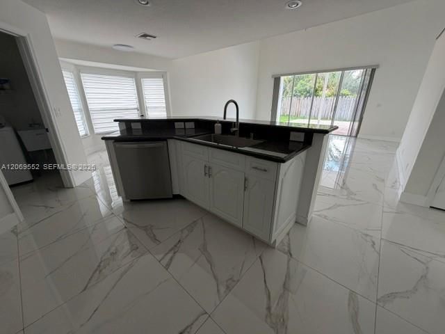 For Rent: $7,000 (5 beds, 4 baths, 3174 Square Feet)