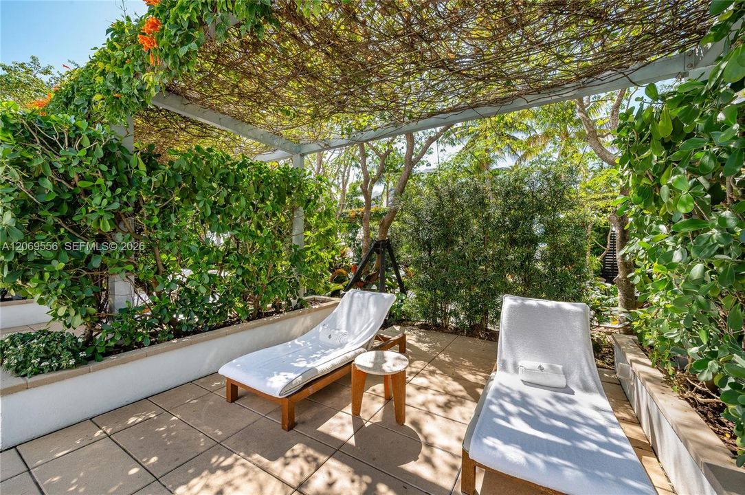 For Rent: $12,000 (2 beds, 2 baths, 1570 Square Feet)