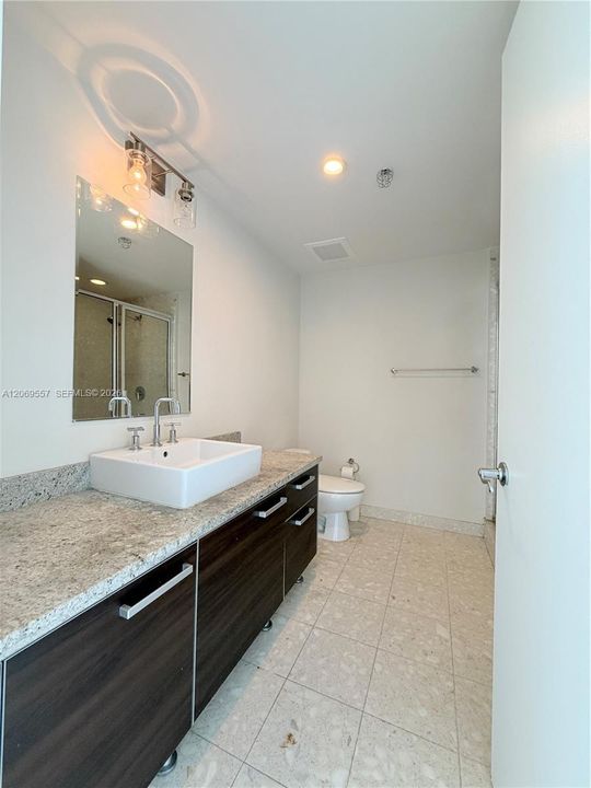 For Sale: $375,000 (0 beds, 1 baths, 580 Square Feet)