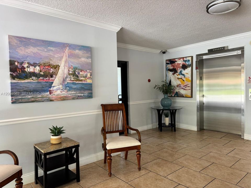 For Sale: $159,000 (1 beds, 1 baths, 900 Square Feet)