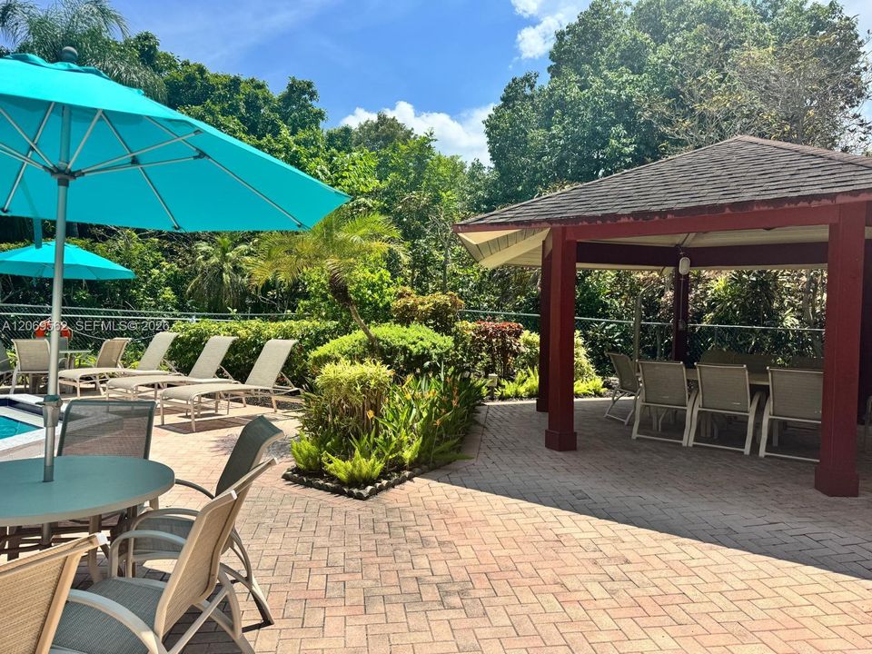 For Sale: $159,000 (1 beds, 1 baths, 900 Square Feet)