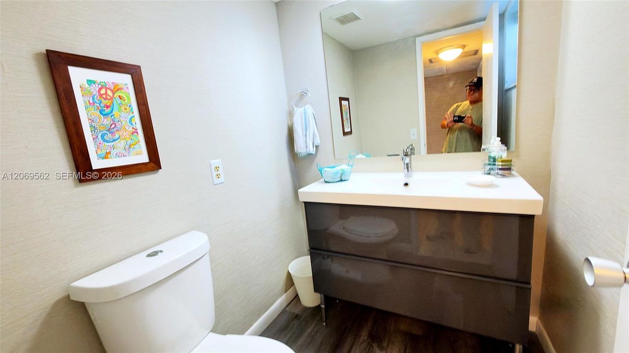 For Sale: $159,000 (1 beds, 1 baths, 900 Square Feet)