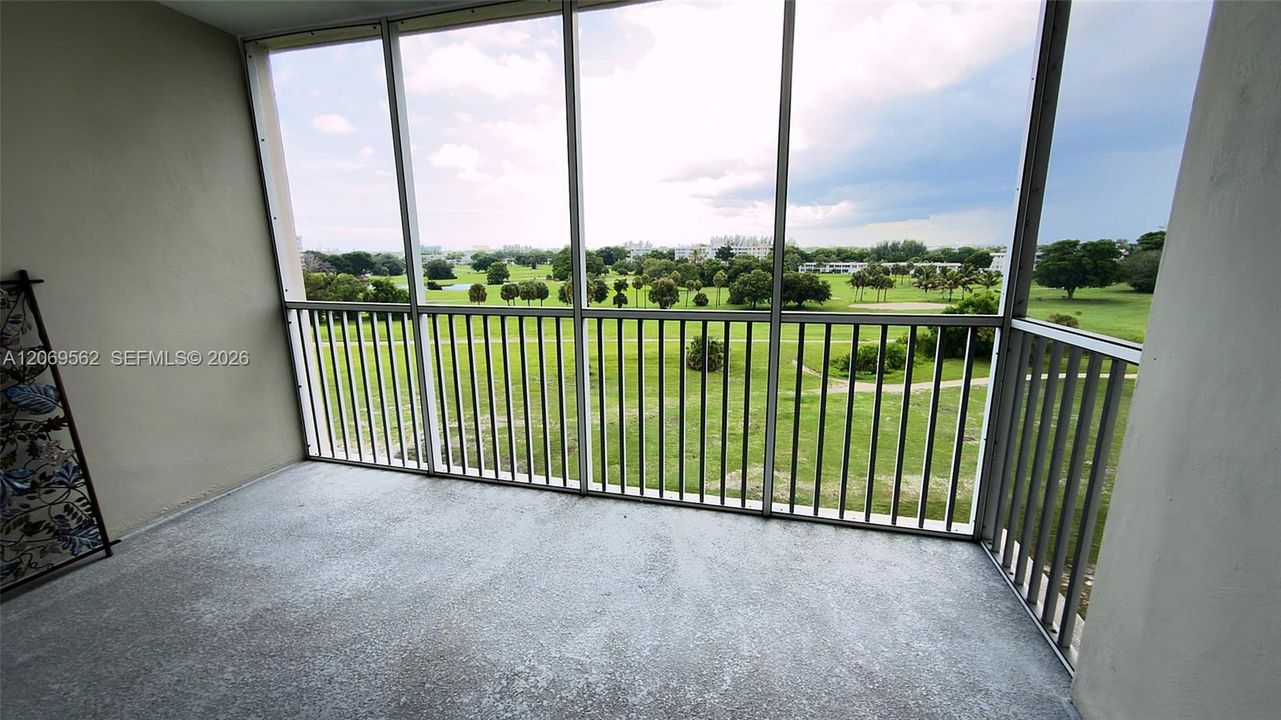 For Sale: $159,000 (1 beds, 1 baths, 900 Square Feet)