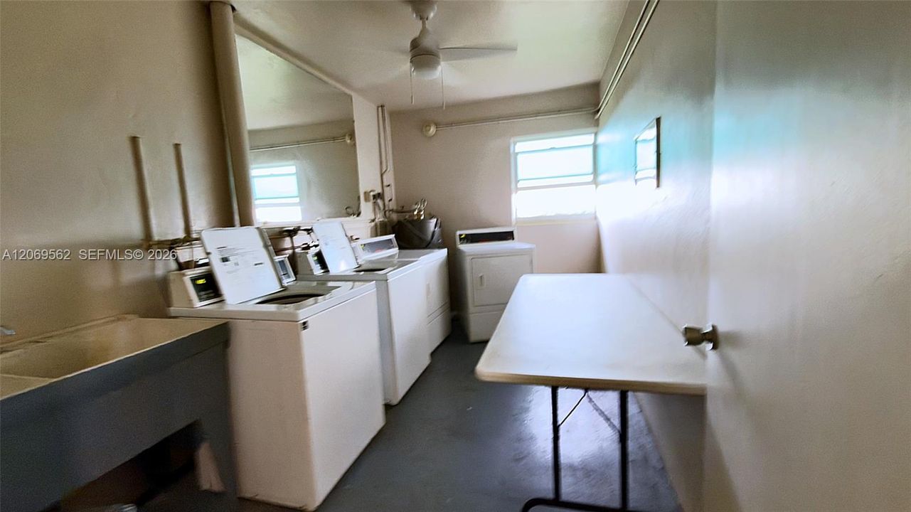 For Sale: $159,000 (1 beds, 1 baths, 900 Square Feet)