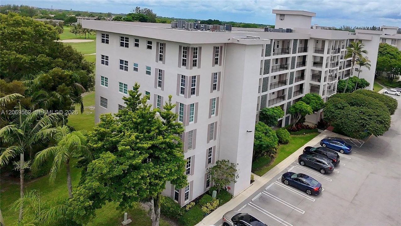 For Sale: $159,000 (1 beds, 1 baths, 900 Square Feet)