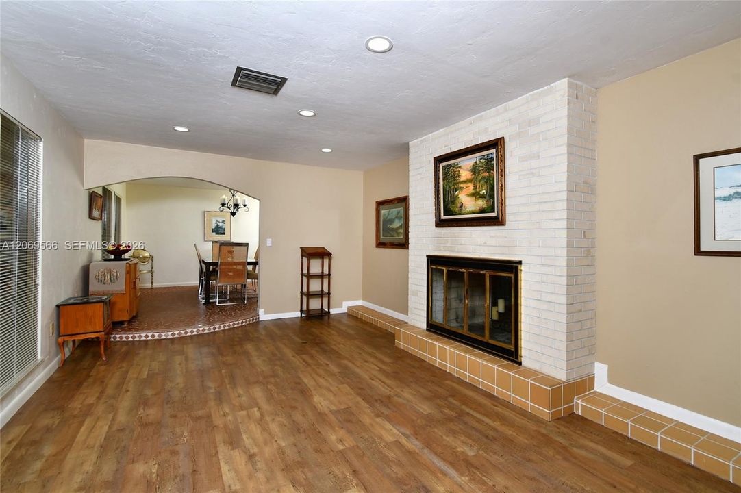 For Sale: $435,000 (4 beds, 2 baths, 2759 Square Feet)