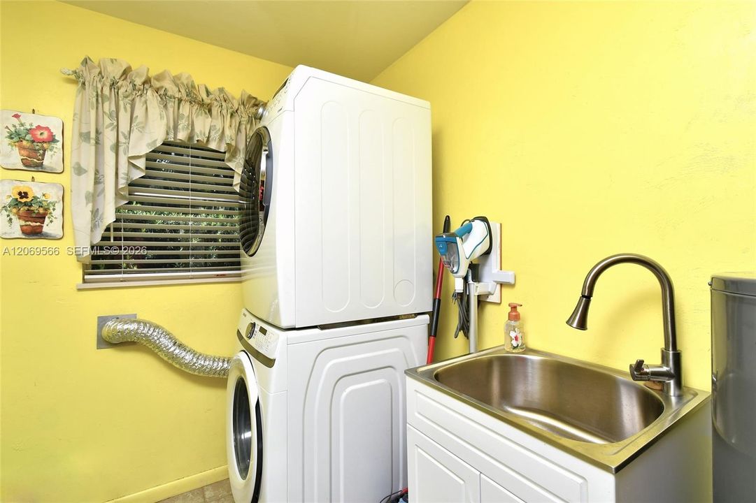 For Sale: $435,000 (4 beds, 2 baths, 2759 Square Feet)