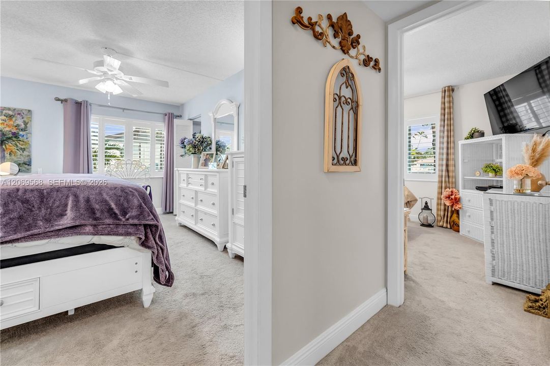 For Sale: $195,000 (2 beds, 1 baths, 935 Square Feet)