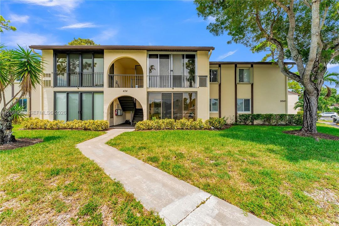 For Sale: $195,000 (2 beds, 1 baths, 935 Square Feet)