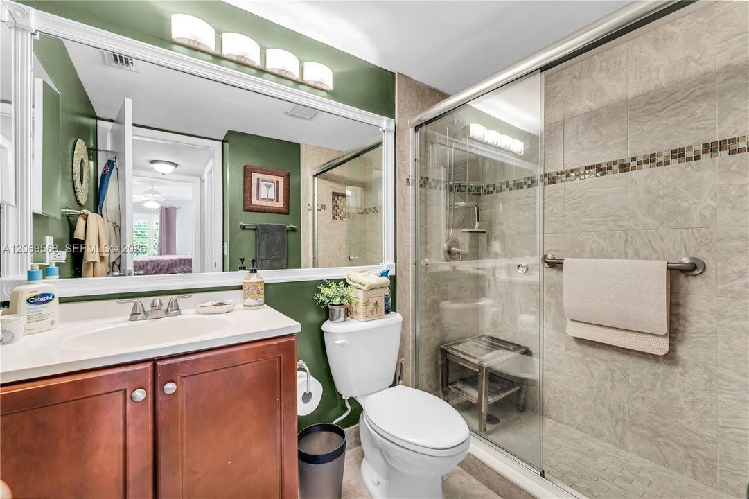 For Sale: $195,000 (2 beds, 1 baths, 935 Square Feet)