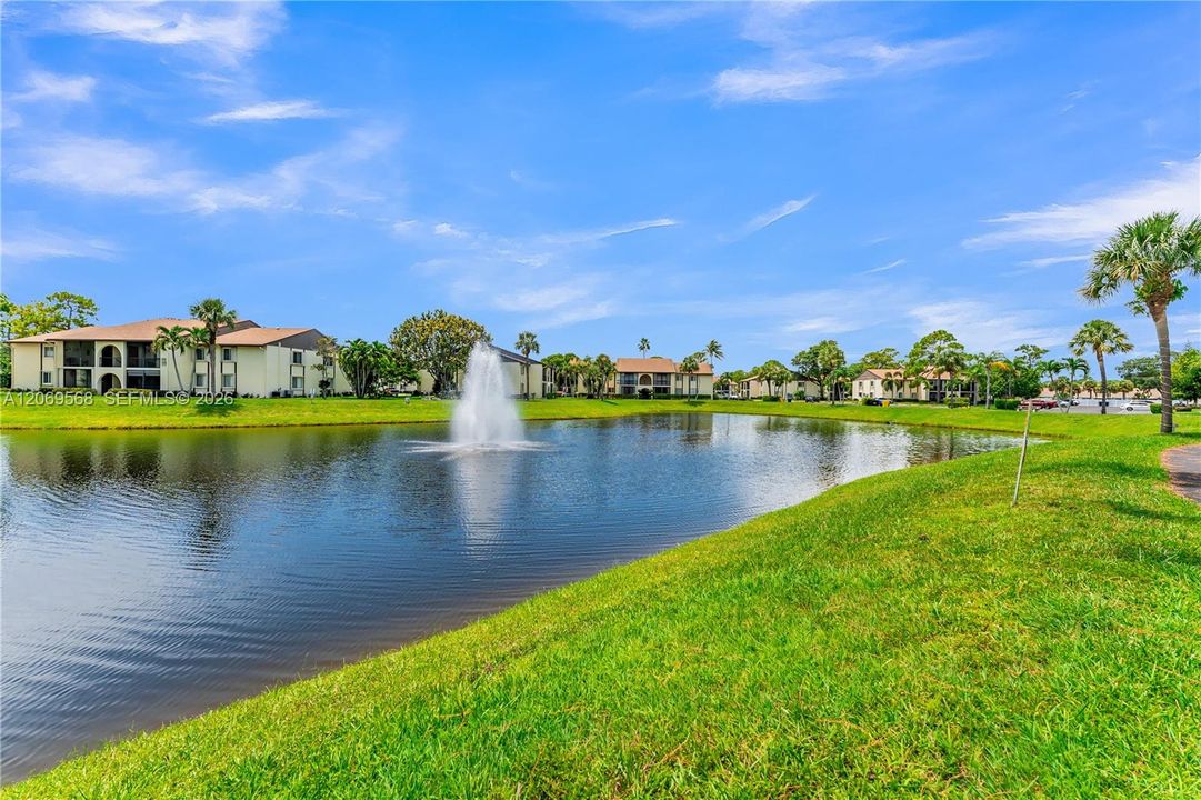 For Sale: $195,000 (2 beds, 1 baths, 935 Square Feet)