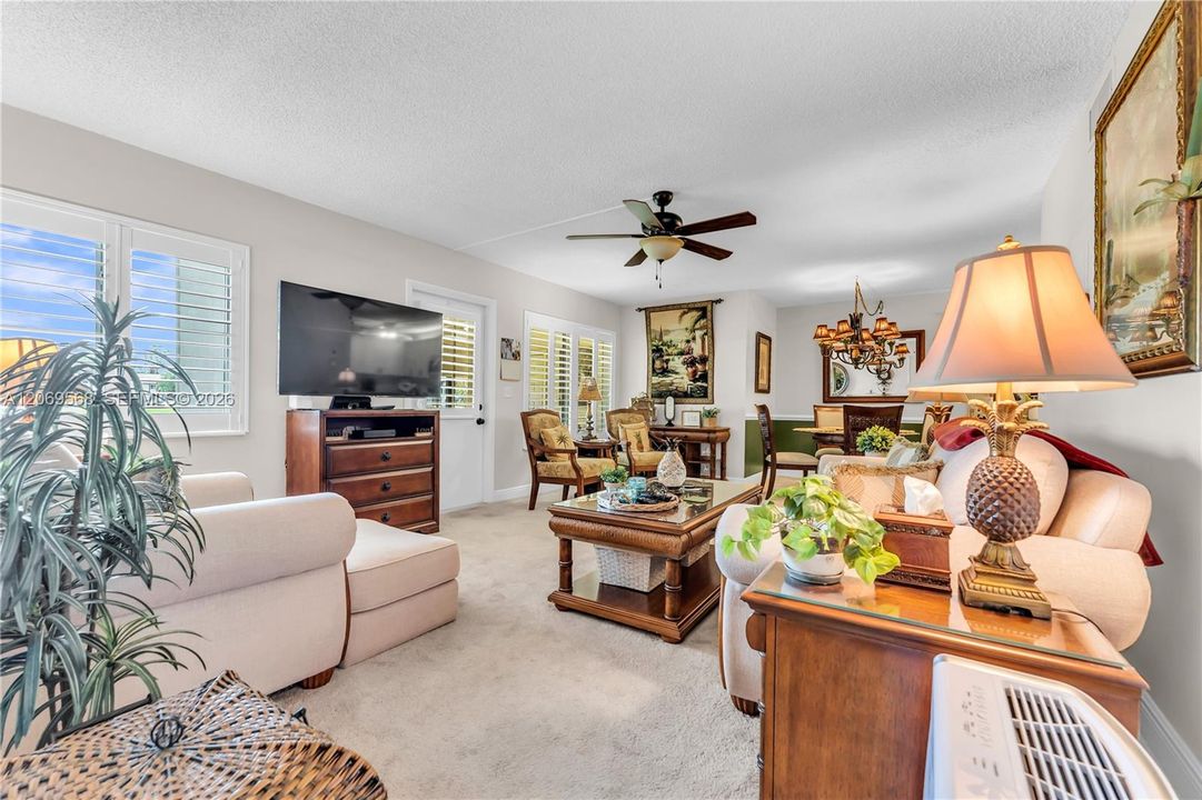 For Sale: $195,000 (2 beds, 1 baths, 935 Square Feet)