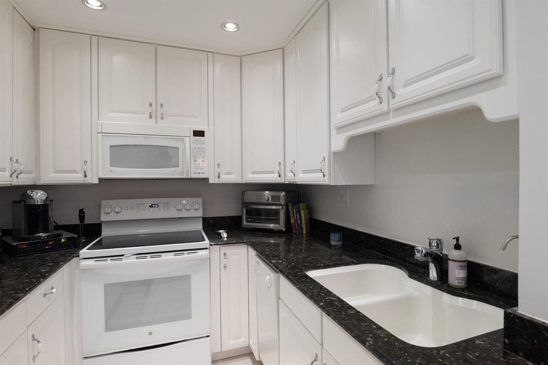 © Clark-2840 S Ocean BLVD 517-018