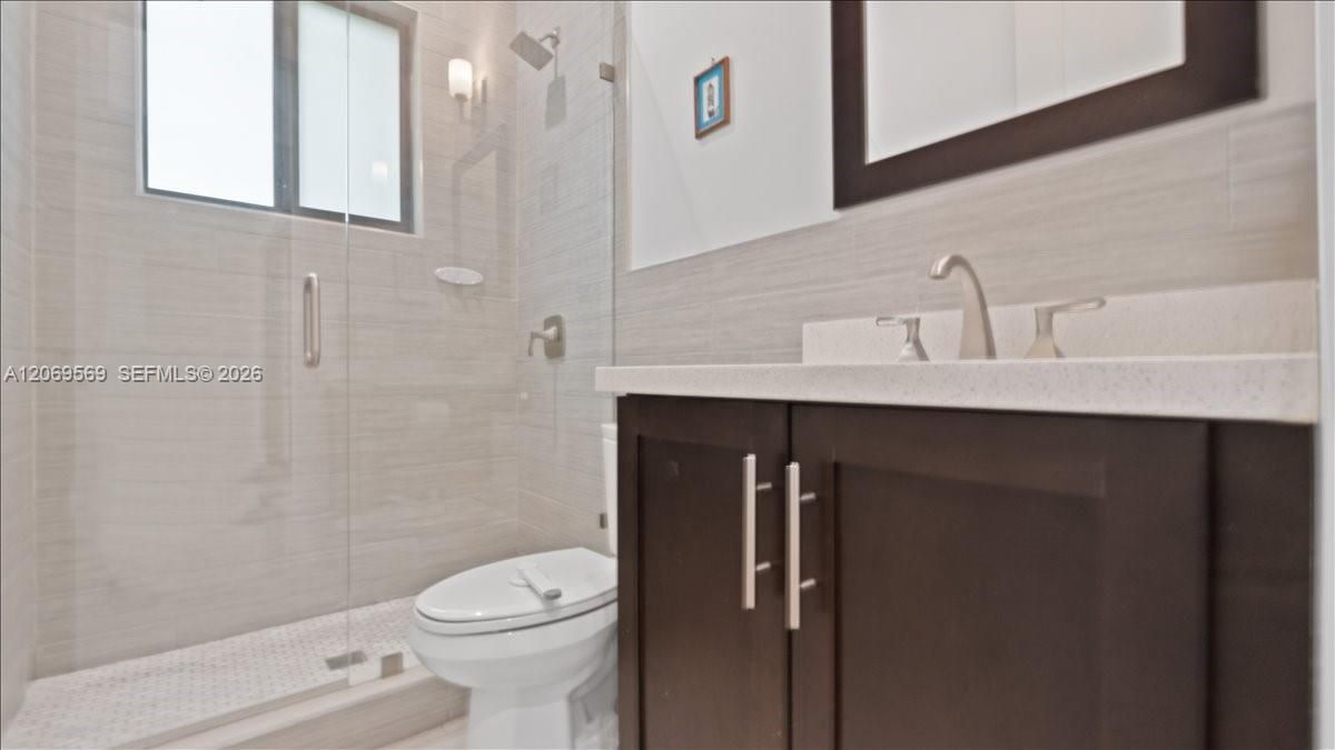 Activo con contrato: $1,395,000 (3 camas, 2 baños, 2132 Pies cuadrados)