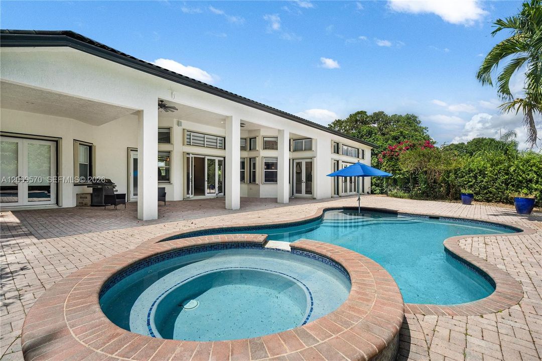 For Sale: $1,850,000 (5 beds, 4 baths, 4291 Square Feet)
