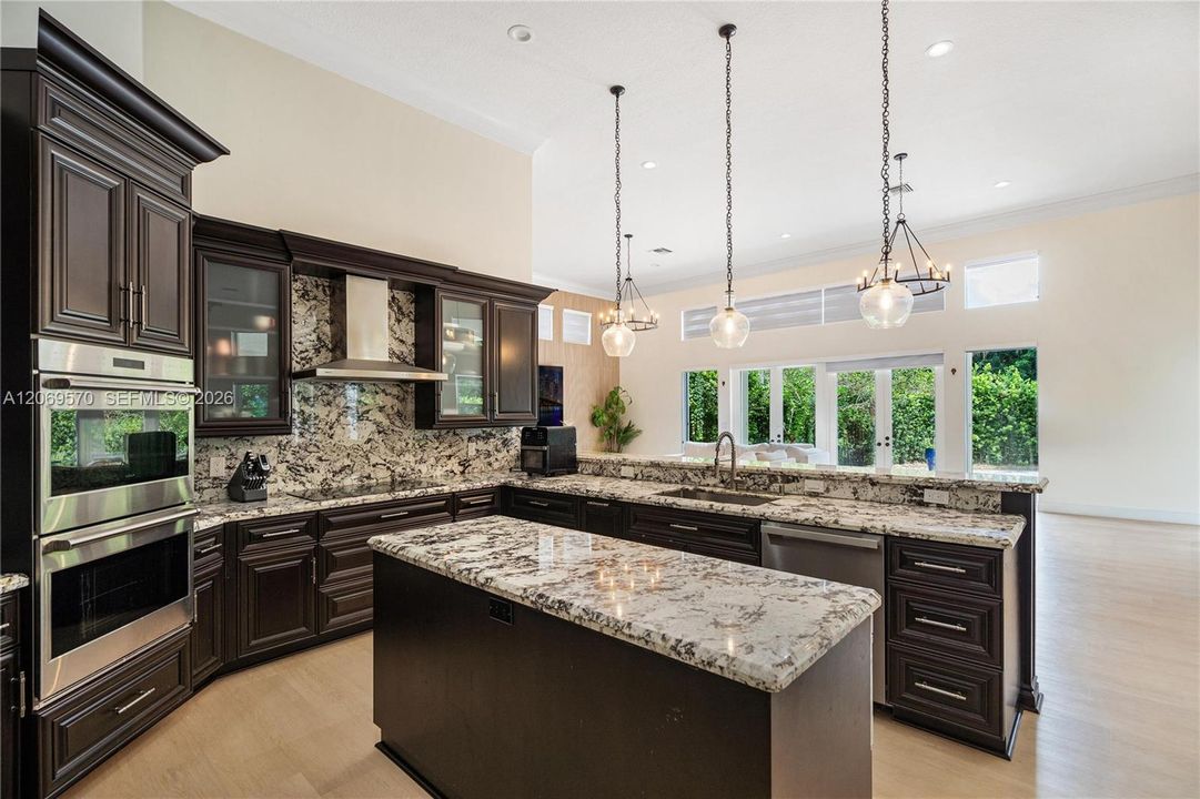 For Sale: $1,850,000 (5 beds, 4 baths, 4291 Square Feet)