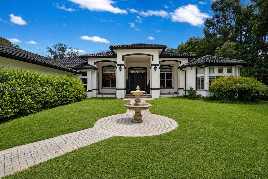 For Sale: $1,850,000 (5 beds, 4 baths, 4291 Square Feet)