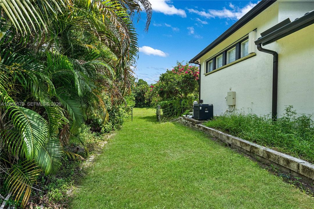 For Sale: $1,850,000 (5 beds, 4 baths, 4291 Square Feet)