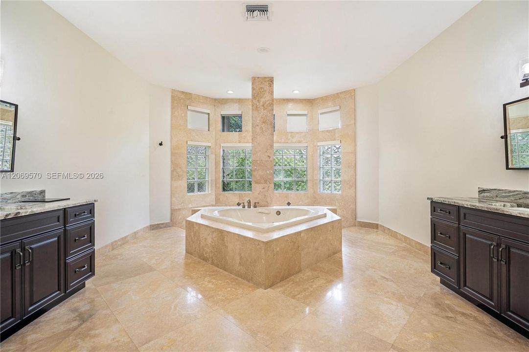 For Sale: $1,850,000 (5 beds, 4 baths, 4291 Square Feet)