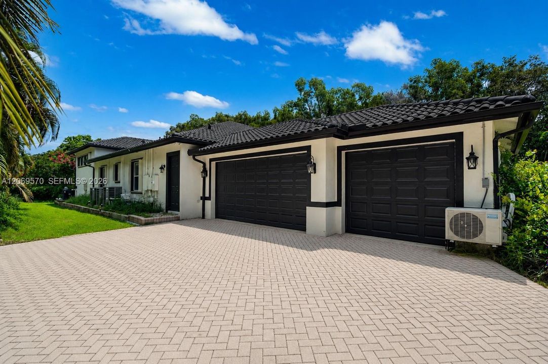 For Sale: $1,850,000 (5 beds, 4 baths, 4291 Square Feet)