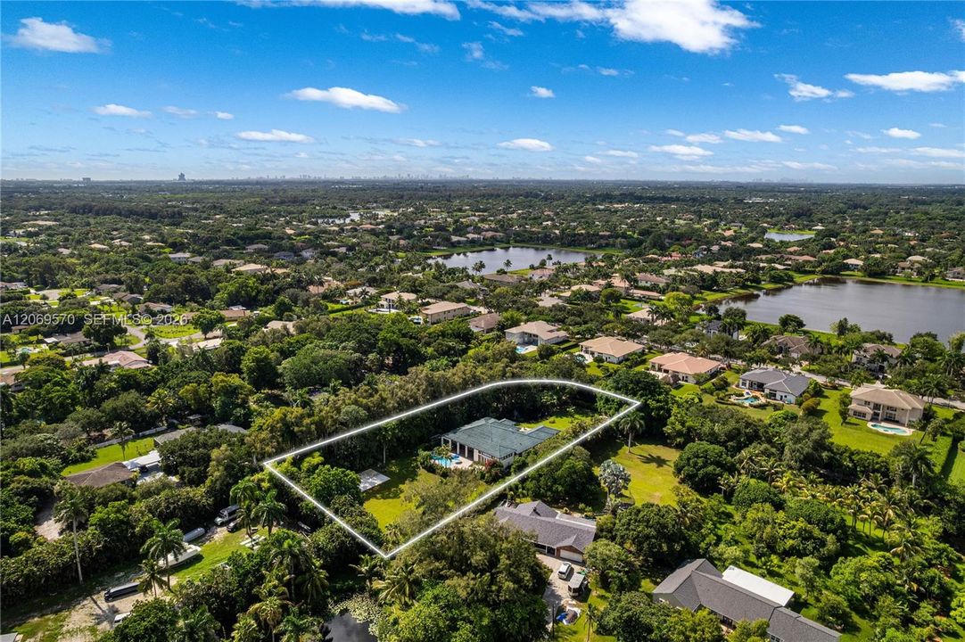 For Sale: $1,850,000 (5 beds, 4 baths, 4291 Square Feet)