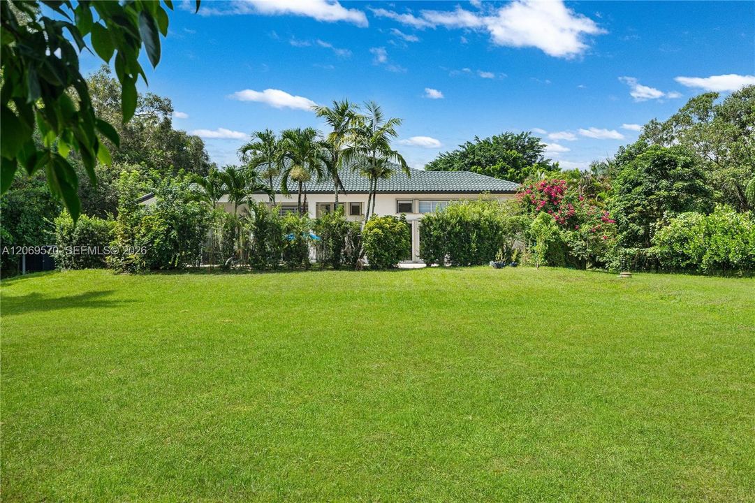 For Sale: $1,850,000 (5 beds, 4 baths, 4291 Square Feet)